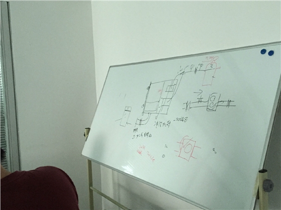 青島羅德轉(zhuǎn)子泵團隊討論技術(shù)問題 青島羅德轉(zhuǎn)子泵團隊討論技術(shù)問題