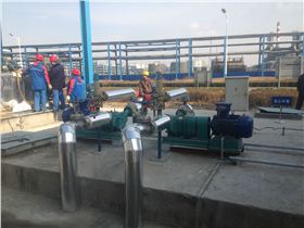 使用中的羅德凸輪轉(zhuǎn)子泵 使用中的羅德凸輪轉(zhuǎn)子泵