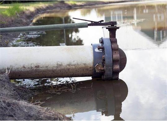 含油廢水的分離，含油廢水抽吸采用羅德耐腐蝕凸輪轉(zhuǎn)子泵