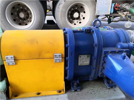 羅德石腦油卸車泵近景 羅德石腦油卸車泵近景