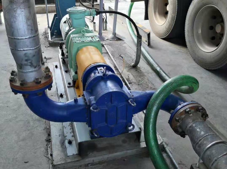 羅德石腦油卸車轉(zhuǎn)子泵中景拍攝 羅德石腦油卸車轉(zhuǎn)子泵中景拍攝